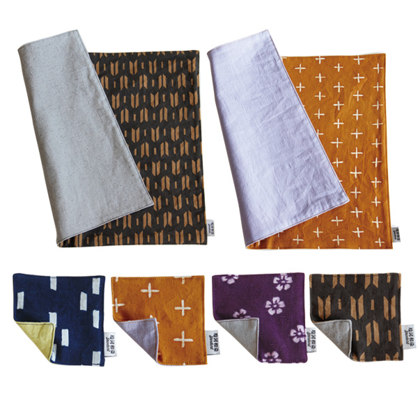 両おもてプレートマットとコースターは表裏で違う染め布を張り合わたリバーシブルタイプのテーブルウェアです。